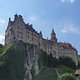 Majestätisch hoch über der noch jungen Donau, das Schloss der Hohenzollern in Sigmaringen.