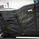 Die Evoc Road Bike Bag Pro kann fix und fertig eingestellte Renn- und Tria-Räder transportieren