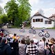 Da waren es nur noch 3: Außerhalb von Orchies bestand die Spitze nur noch aus Tadej Pogacar, Mathieu van der Poel und Jasper Philippsen.