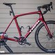… ist die Höhe, die für Gravel Bikes wie auch Rennräder gleichermaßen ausgeglichen funktioniert, ohne eine zusätzliche Erhöhung zu benötigen.
